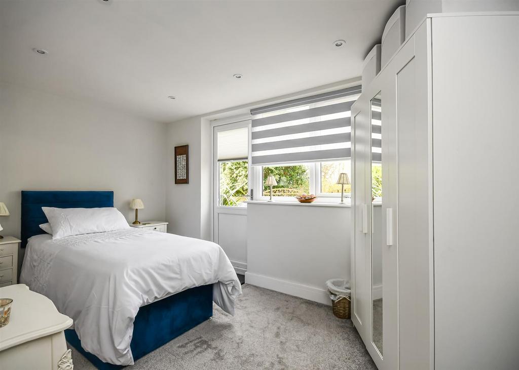 Flat 2, 474 Penn Road-3.jpg