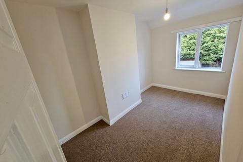 2 bedroom semi-detached house to rent, Park Avenue, Rowley Regis