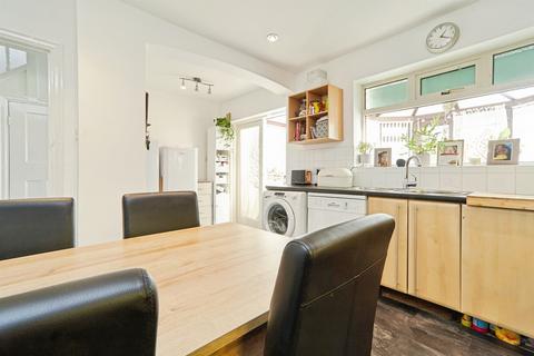 undefined, Stonebridge Lane, Leeds