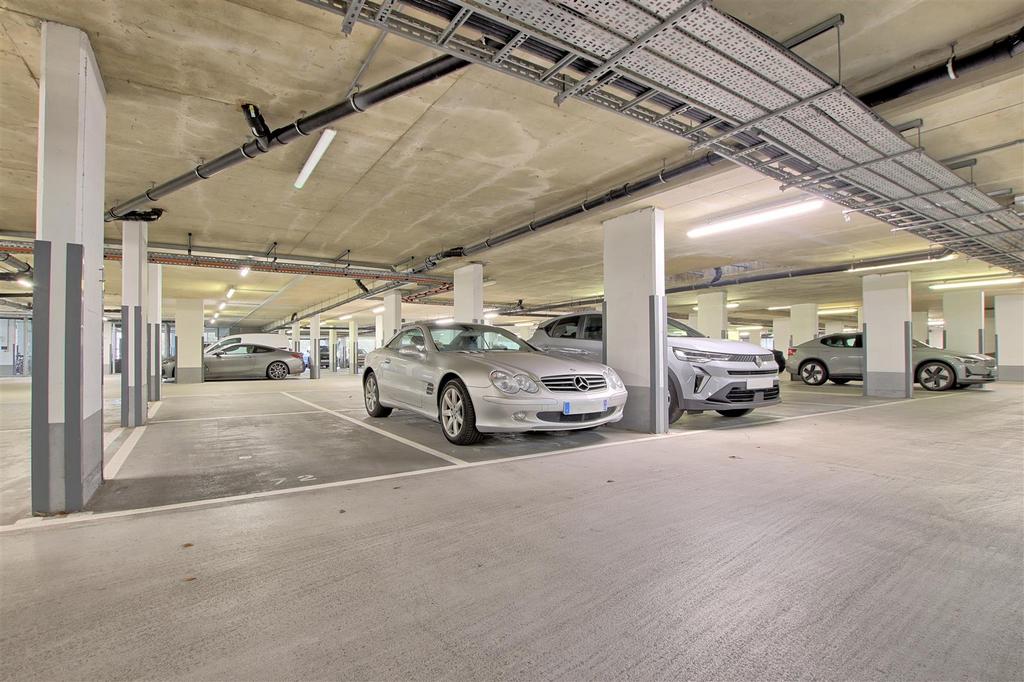 Garage area 1.jpg