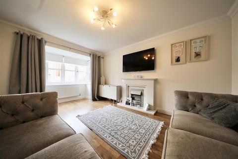 4 bedroom detached house for sale, Farrier Close, Kingswood, Hull