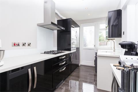 3 bedroom terraced house to rent, Long Readings Lane, Slough SL2