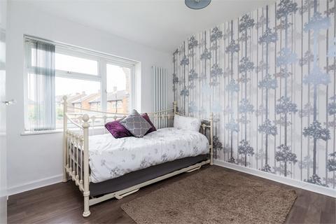 3 bedroom terraced house to rent, Long Readings Lane, Slough SL2