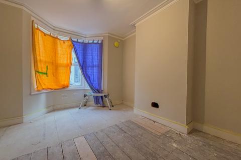 3 bedroom terraced house to rent, Balfour Road, Bristol BS3
