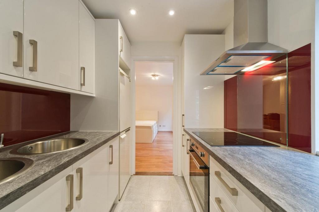 Kitchen (1).jpg