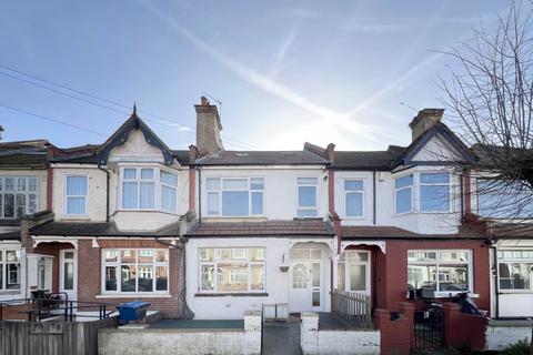 2 bedroom maisonette to rent, Links Road, London