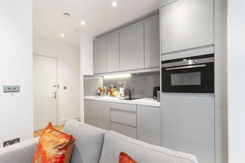 Studio to rent, West Gate, London W5
