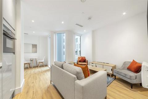 Studio to rent, West Gate, London W5