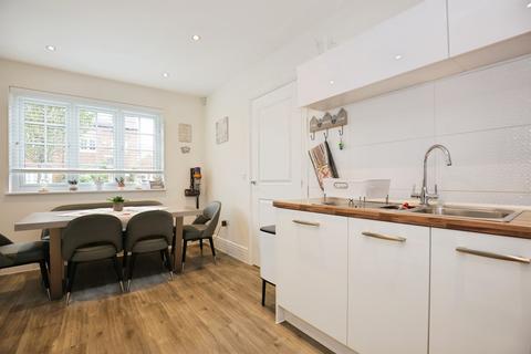 4 bedroom semi-detached house for sale, Tyrrell Road, Banbury