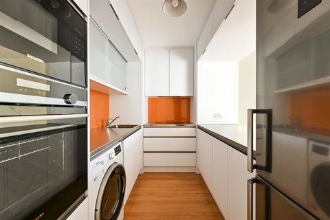 2 bedroom duplex to rent, Barbican, London EC2Y