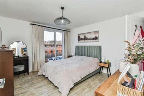 2 bedroom flat for sale, Foundry Lane, Chippenham
