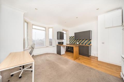 1 bedroom flat for sale, Wandsworth Road, London SW8