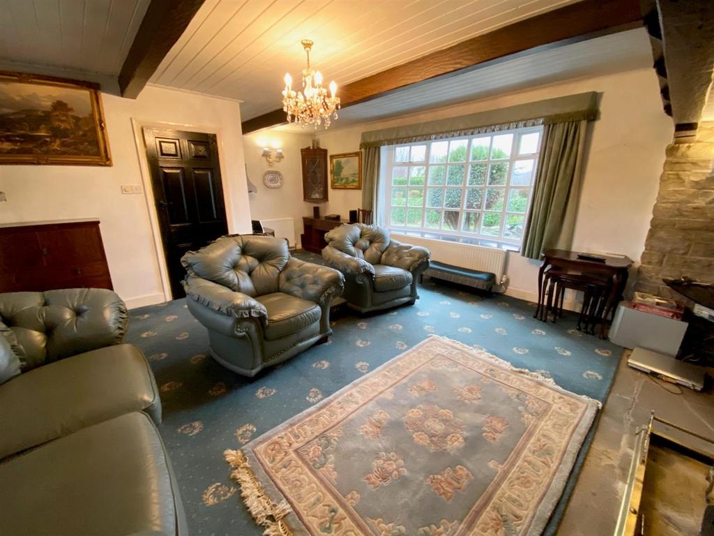 Lounge 1.jpg