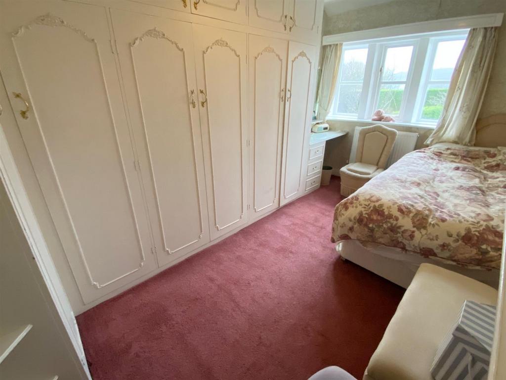 Bed 2.jpg