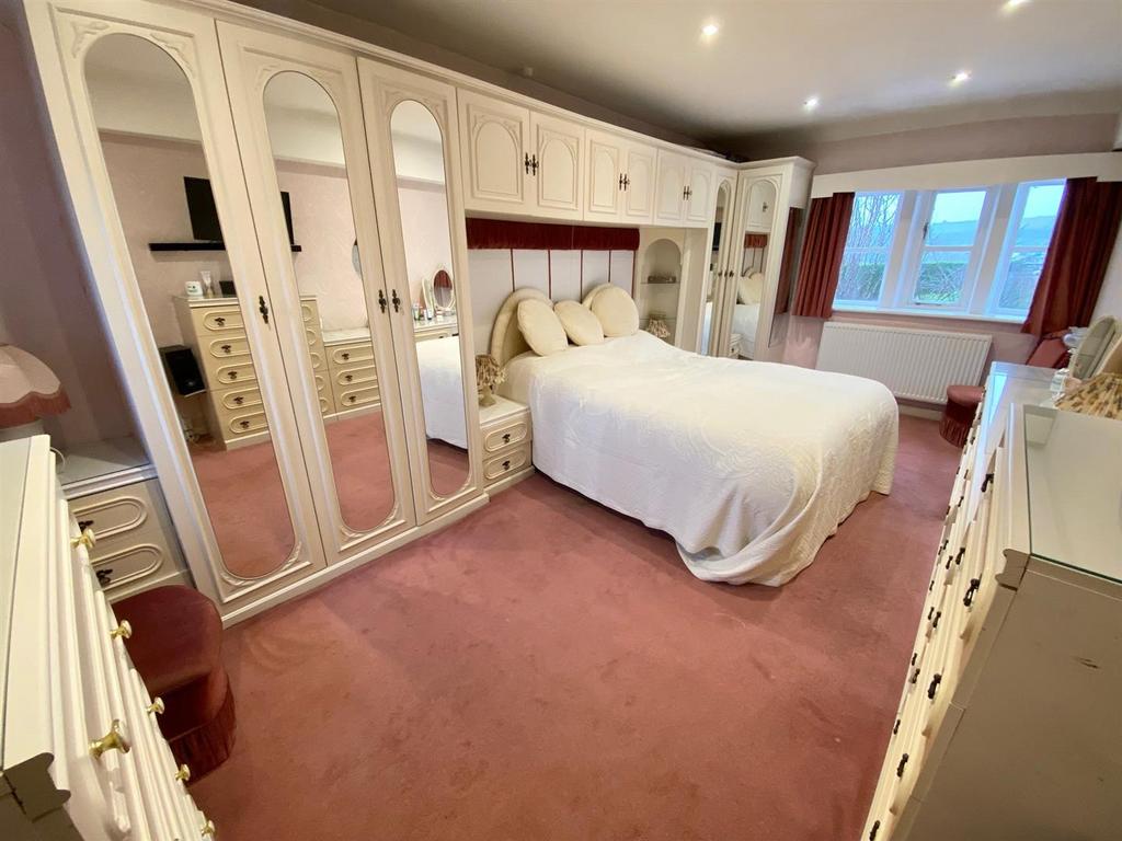 Bed 1.jpg