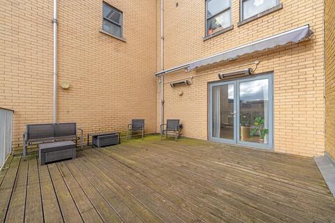 2 bedroom flat for sale, Harberson Road, London SW12