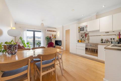 2 bedroom flat for sale, Harberson Road, London SW12