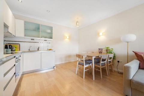 2 bedroom flat for sale, Harberson Road, London SW12