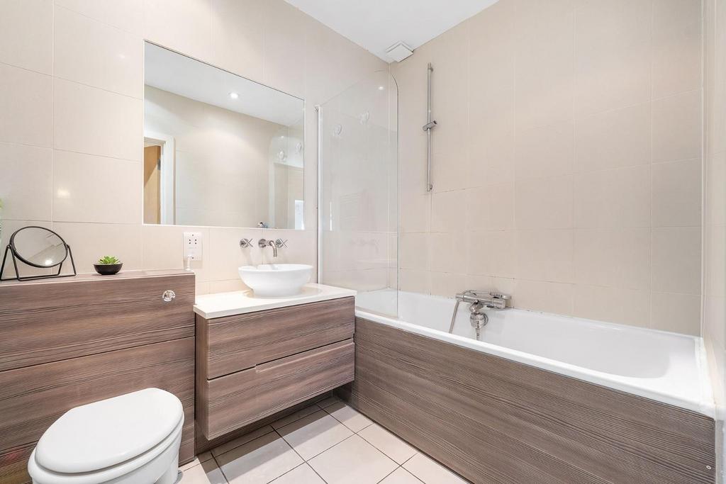 Bathroom.JPG