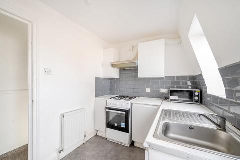 2 bedroom flat for sale, Stonegrove, Edgware, Greater London. HA8 7SX