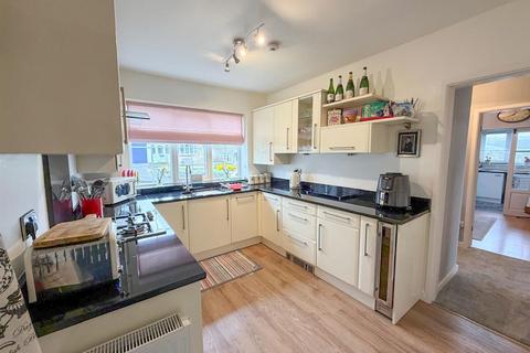 4 bedroom detached house for sale, Bradley Drive, Silsden,