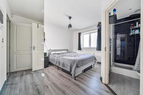 2 bedroom flat for sale, Dale Square, Hampshire PO9