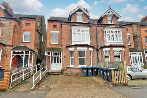 Mixed use for sale, 17 Victoria Av Surbiton KT6 5DL