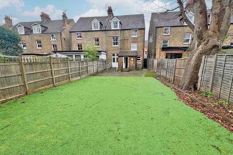 Mixed use for sale, 17 Victoria Av Surbiton KT6 5DL