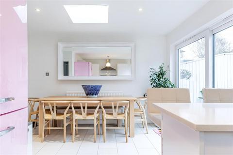 undefined, James Street, Epping