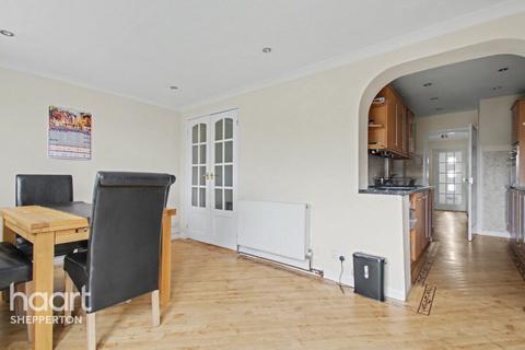 3 bedroom semi-detached house for sale, Ashgrove Road, Ashford