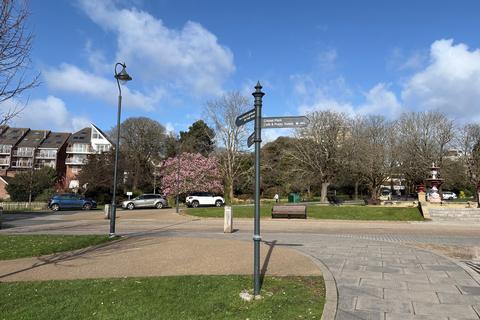 2 bedroom flat to rent, Parkstone Road, Poole, BH15