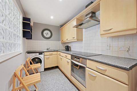 1 bedroom flat for sale, Geneva Court, Rookery Way, London NW9
