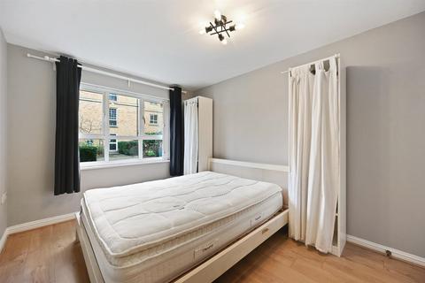 1 bedroom flat for sale, Geneva Court, Rookery Way, London NW9