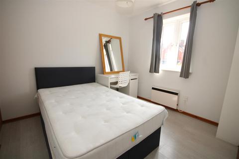 undefined, Hollow Close, Guildford