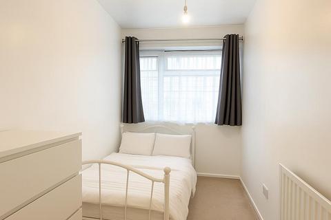 4 bedroom house share to rent, 15 West Arbour Street, London E1