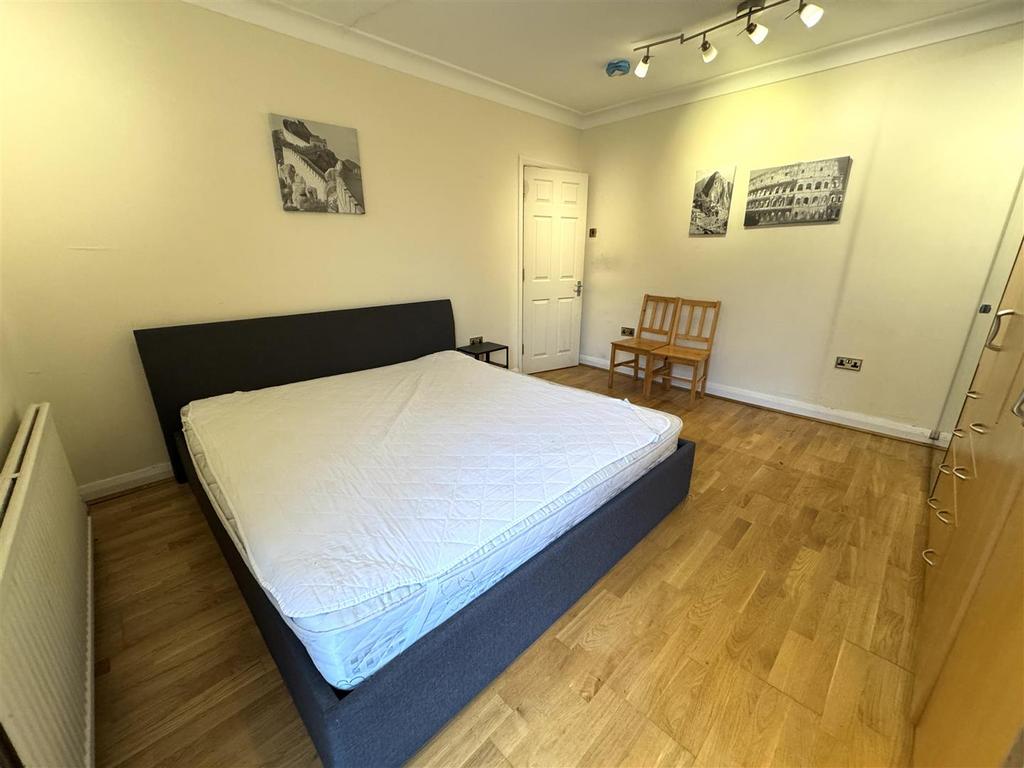 Bedroom - view 1