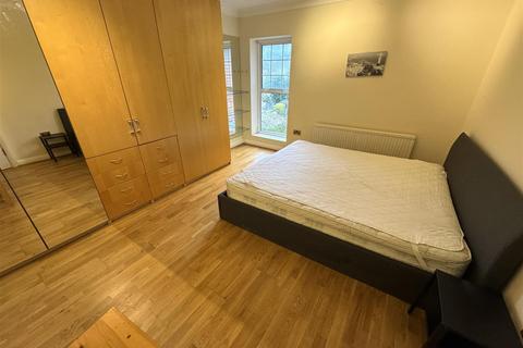 1 bedroom in a house share to rent, Greenhill, Wembley