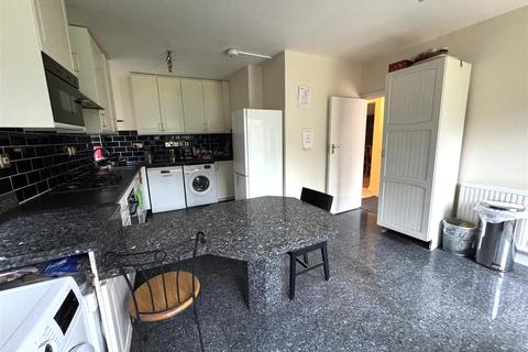 1 bedroom in a house share to rent, Greenhill, Wembley