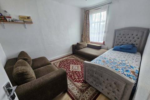 1 bedroom flat to rent, Ley Street, Ilford IG1