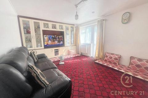 2 bedroom apartment to rent, Newmarket Avenue, NORTHOLT UB5