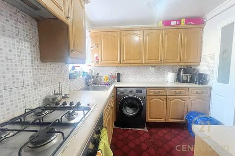 2 bedroom apartment to rent, Newmarket Avenue, NORTHOLT UB5