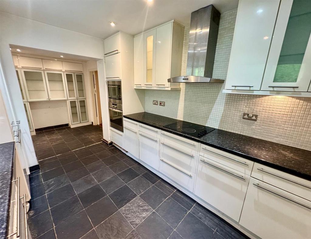 Kitchen 3.jpg