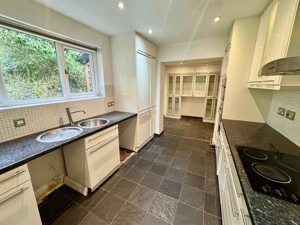 Kitchen 4.jpg