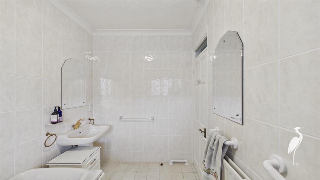 En-Suite Bathroom