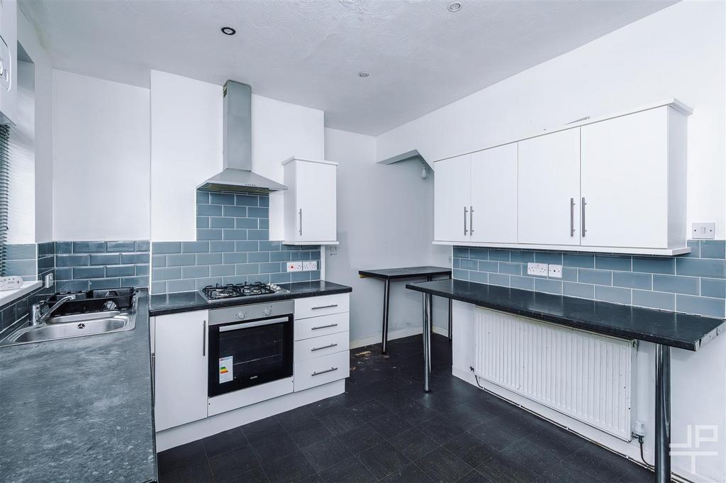 Kitchen 2.jpg