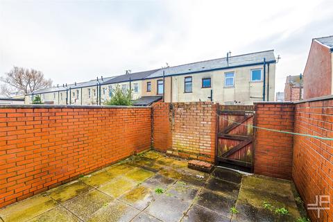 2 bedroom end of terrace house to rent, Bank Street, Wigan WN2