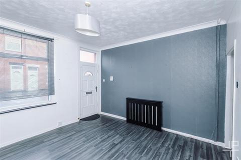 2 bedroom end of terrace house to rent, Bank Street, Wigan WN2