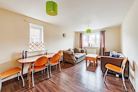 2 bedroom apartment for sale, Tylehurst Drive, Redhill