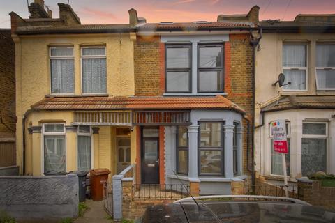 5 bedroom terraced house for sale, Faircross Avenue, Barking