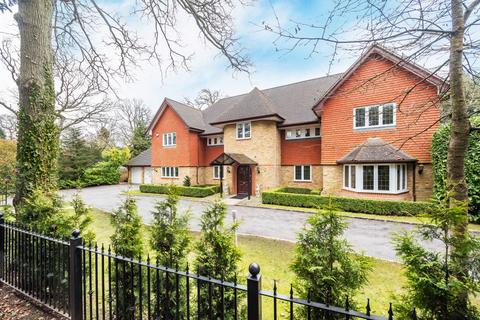 6 bedroom detached house to rent, Dukes Kiln Drive Gerrards Cross